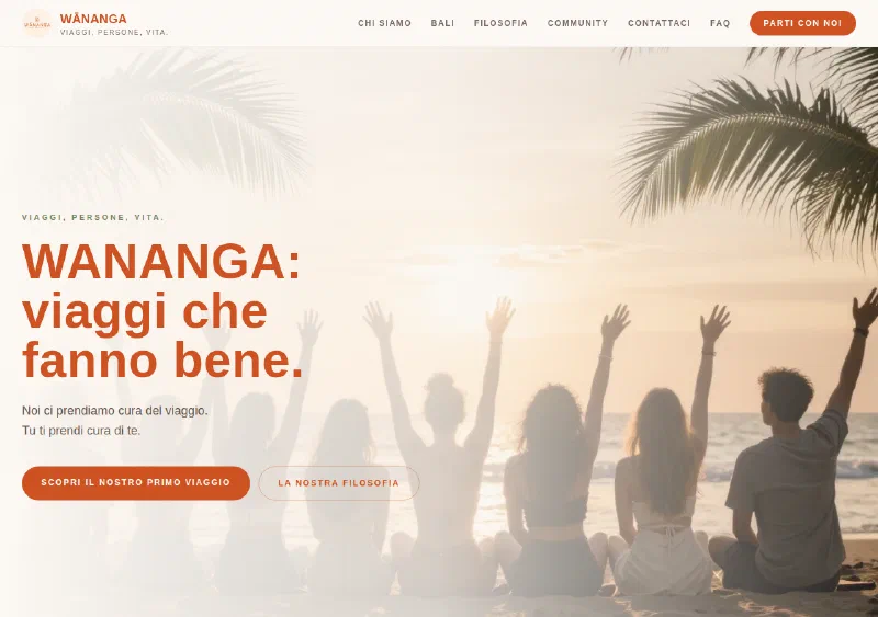 Il primo sito Wananga, con titolo arancione WANANGA: viaggi che fanno bene e un gruppo di persone in spiaggia al tramonto
